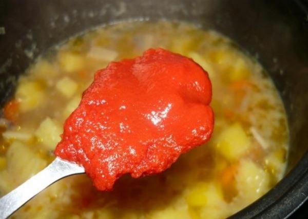 Гречневый суп с курицей и томатом