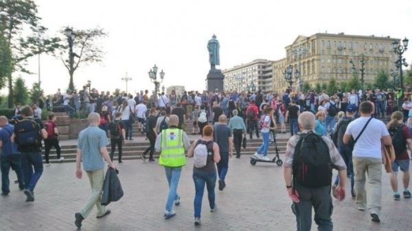 Навальнисты заплатили по тысяче рублей массовке для незаконного митинга 31 августа