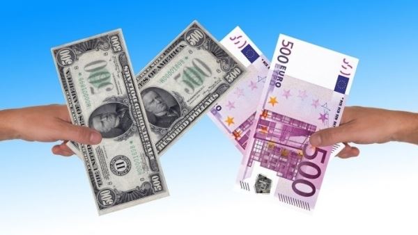 ЦБ установил официальные курсы доллара и евро на 7-9 сентября
