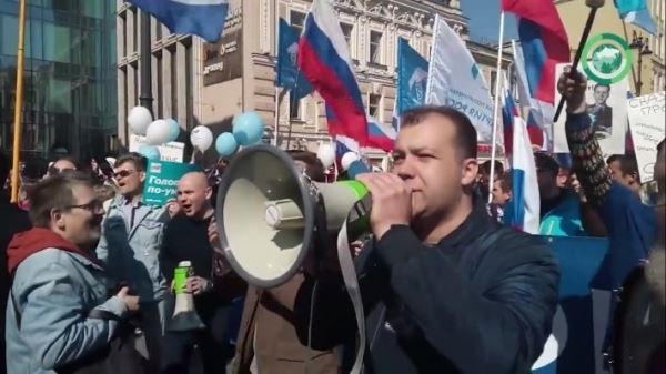 Книгой о событиях 1 мая 2019 года "оппозиция" раскачивает протестные настроения в Петербурге