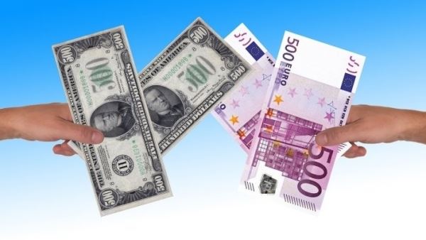 ЦБ объявил официальные курсы доллара и евро на 3 сентября