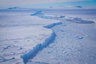 Ледник Туэйтса в Антарктиде за 40 лет стал тоньше на четверть. Он тает еще быстрее, чем предполагалось